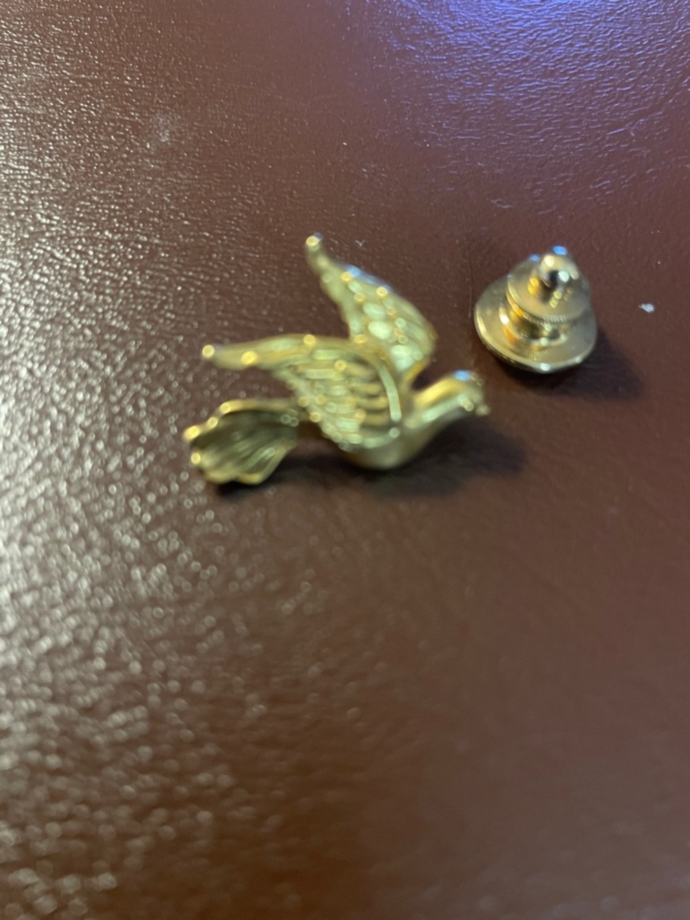 VTG Gold Tone Flying Dove Bird Lapel Pin Tie Tack